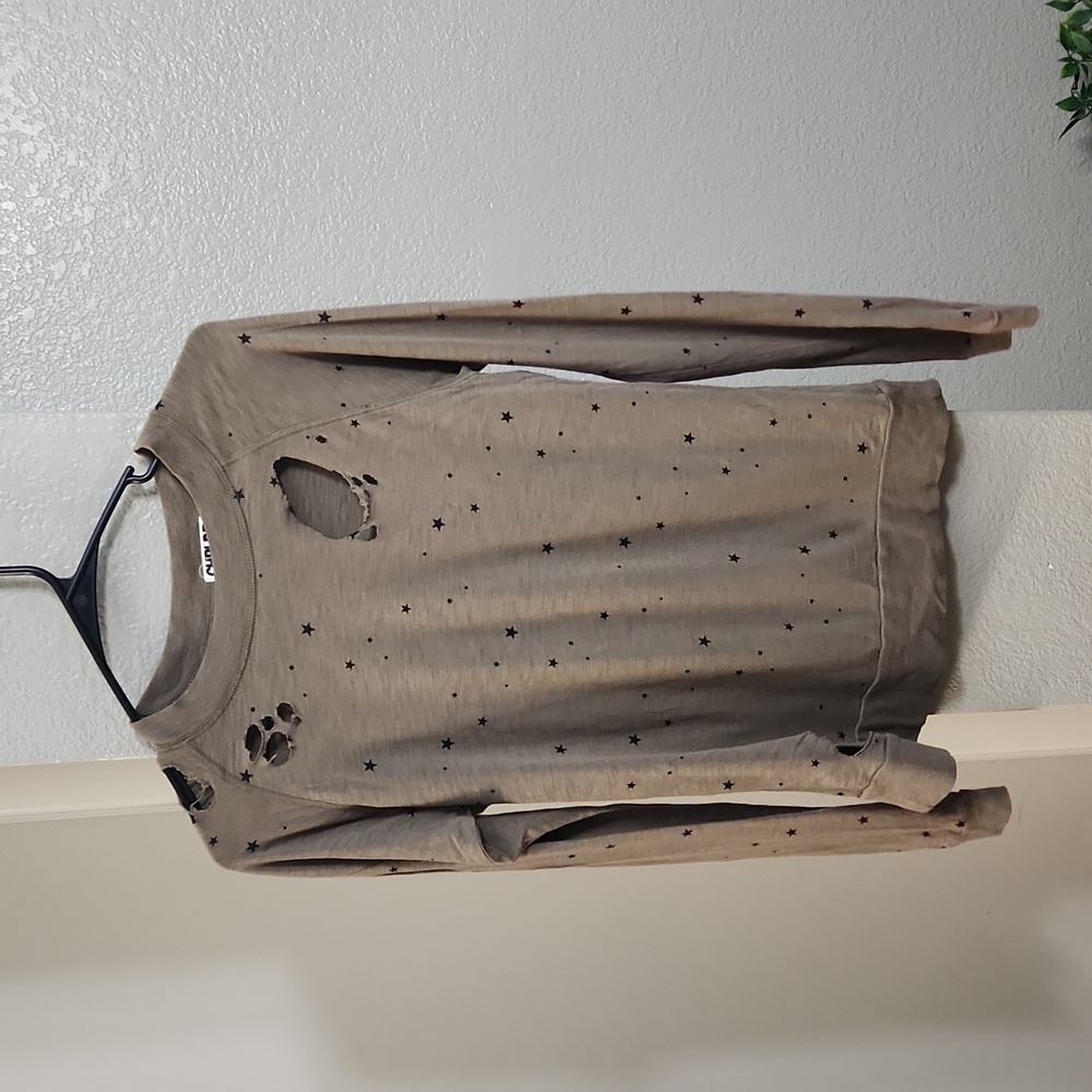 CHRLDR Distressed Olive Green Long Sleeve Star Top Size XS